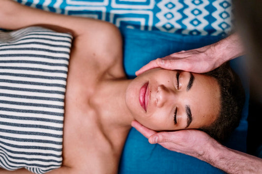 10 Steps to a Relaxing Couples Massage at Home
